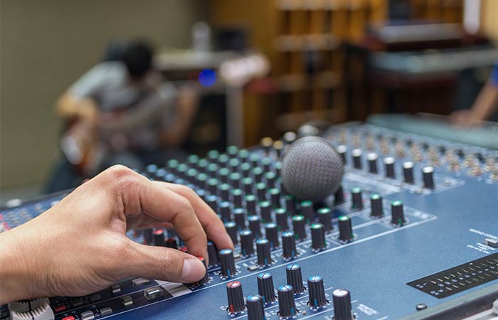 Audio Mixing Console 1 Audio Mixing Console 1